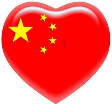 欧阳夏丹钻进草莓大棚：采摘草莓大口吃，此前在西安回民街猛吃美食