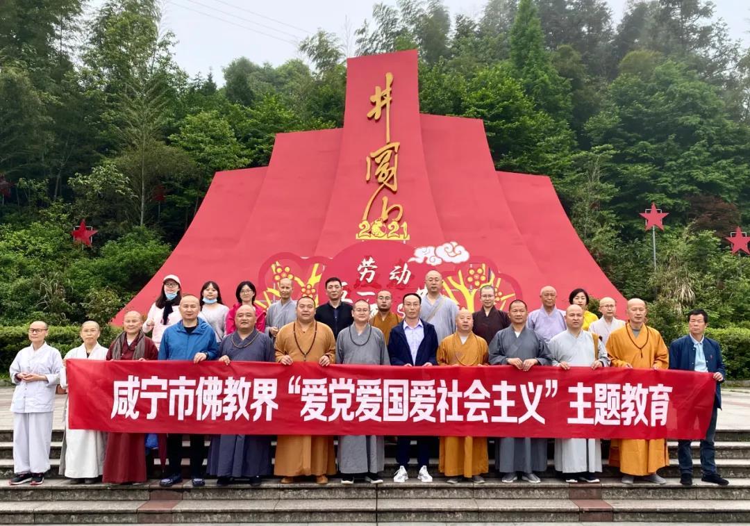 救援受困木屋的牛仔