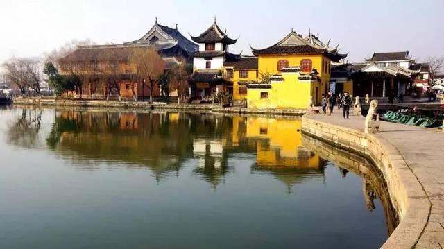 逃离快乐小镇